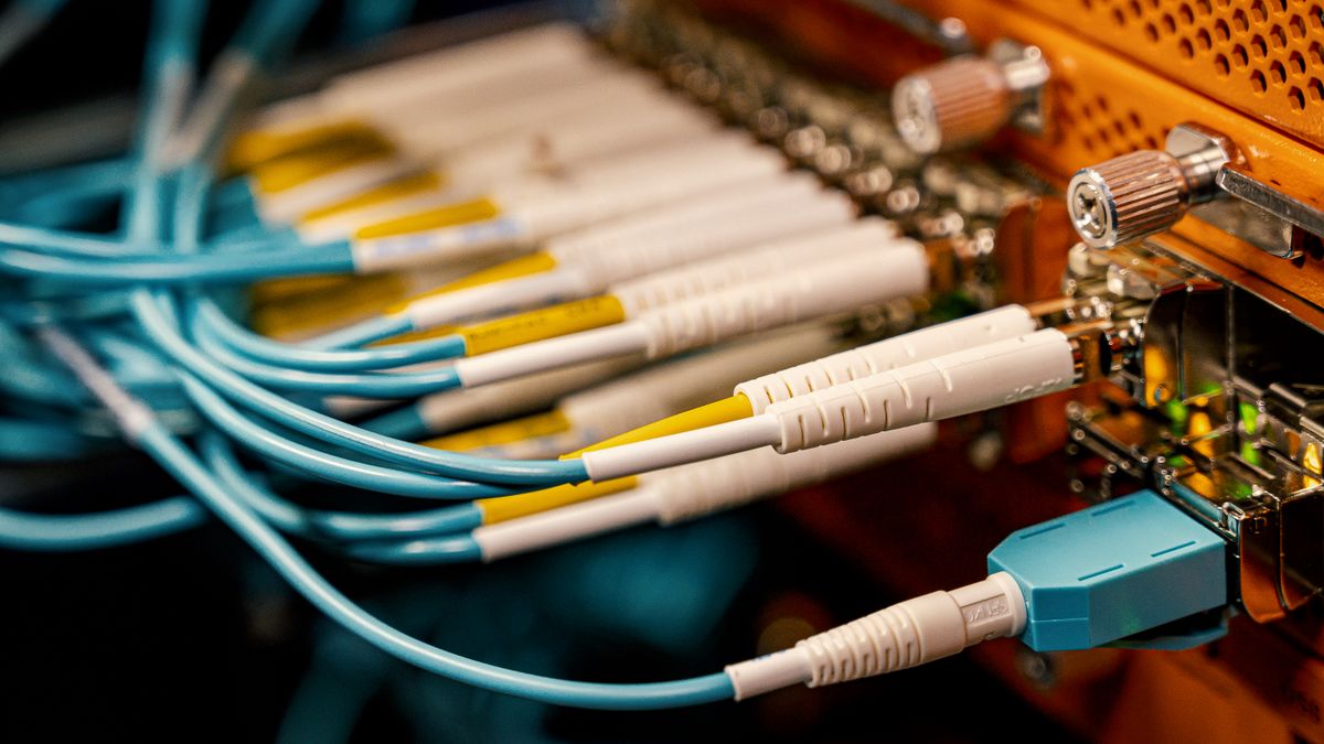 聚鑫汇国际app官网：【文学解构】当代都市情感叙事中的新女性群像
